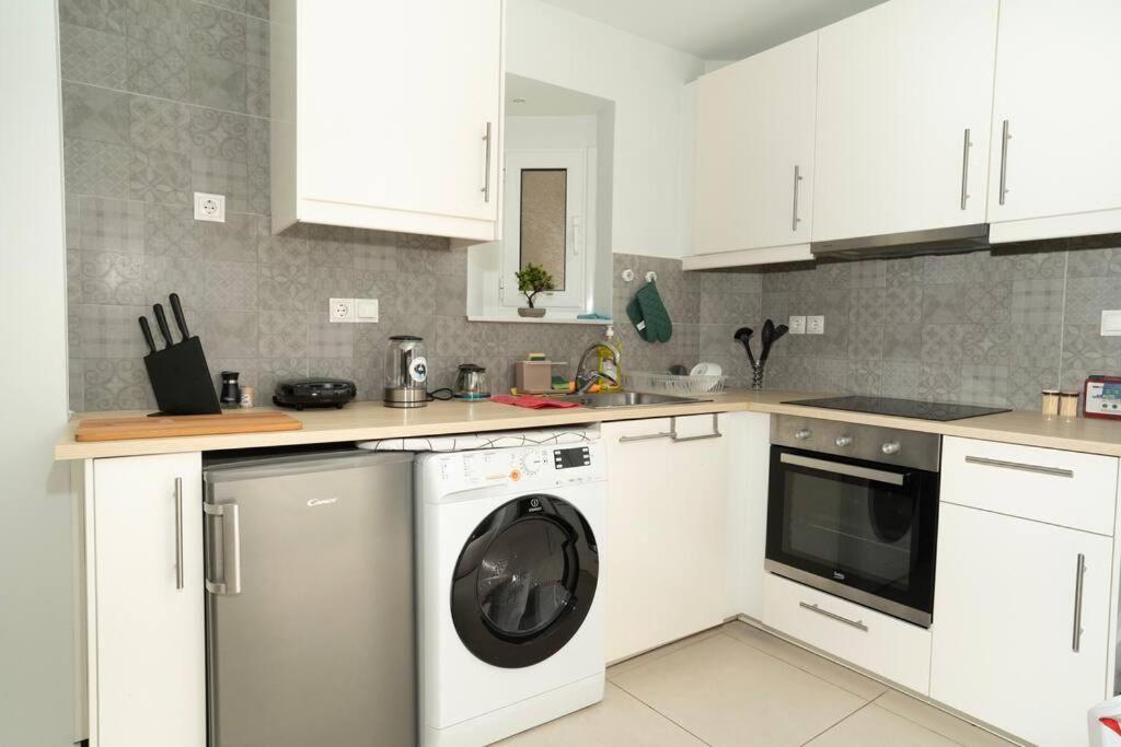 Homey Renovated 1 Bedroom Apartment In Kesariani Атина Екстериор снимка
